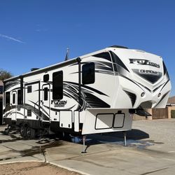 Fusion Chrome Toy Hauler