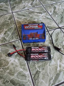 Traxxas Dual smart charger and batteries rc