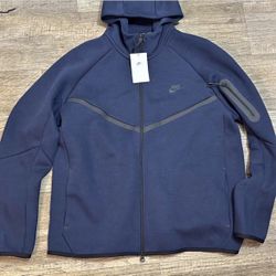 Navy blue Nike tech 