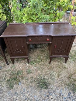 1930s Kneehole Desk/Vanity — Red Bakelite Pulls, Paint Project