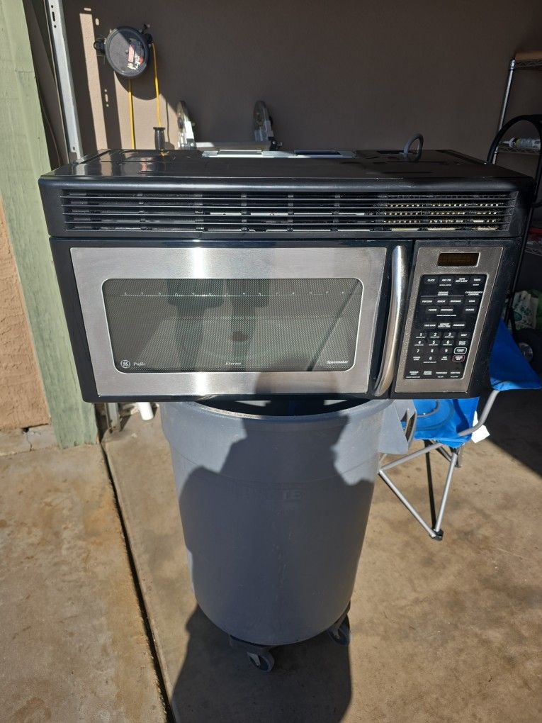 Microwave Oven~GE Spacemaker