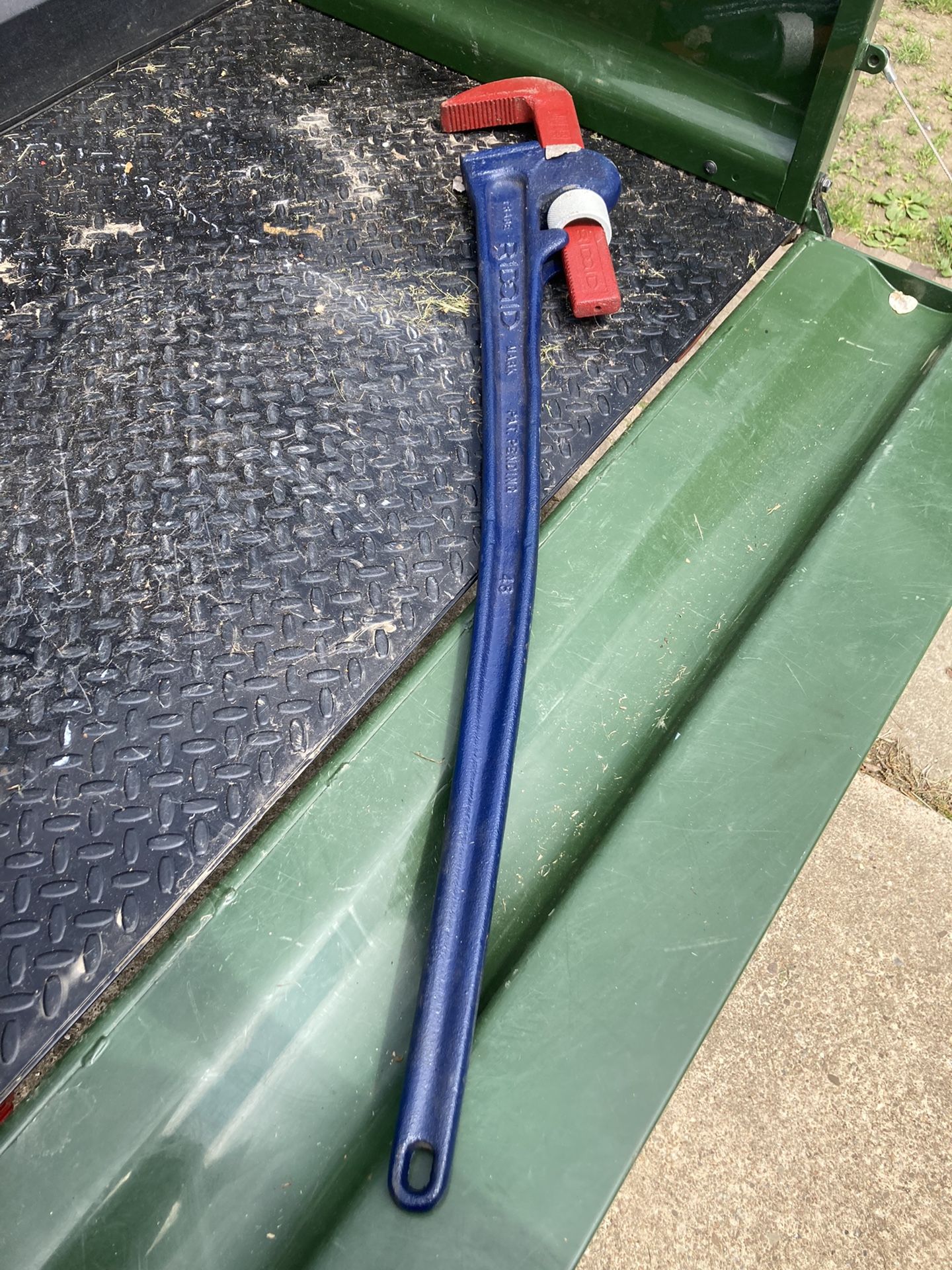 4 Ft Pipe Wrench