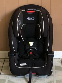LIKE NEW GRACO SLIM FIT CONVERTIBLE CAR SEAT!!!!
