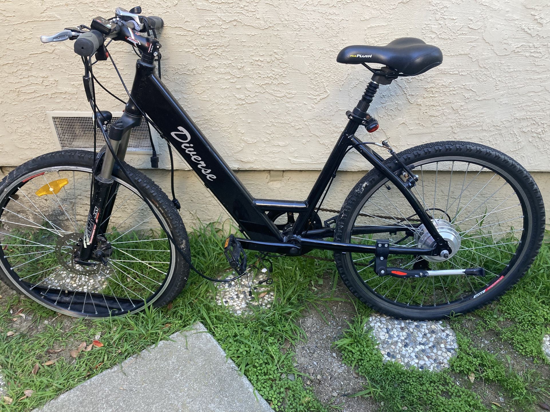E-Bike. Needs Battery and repairs