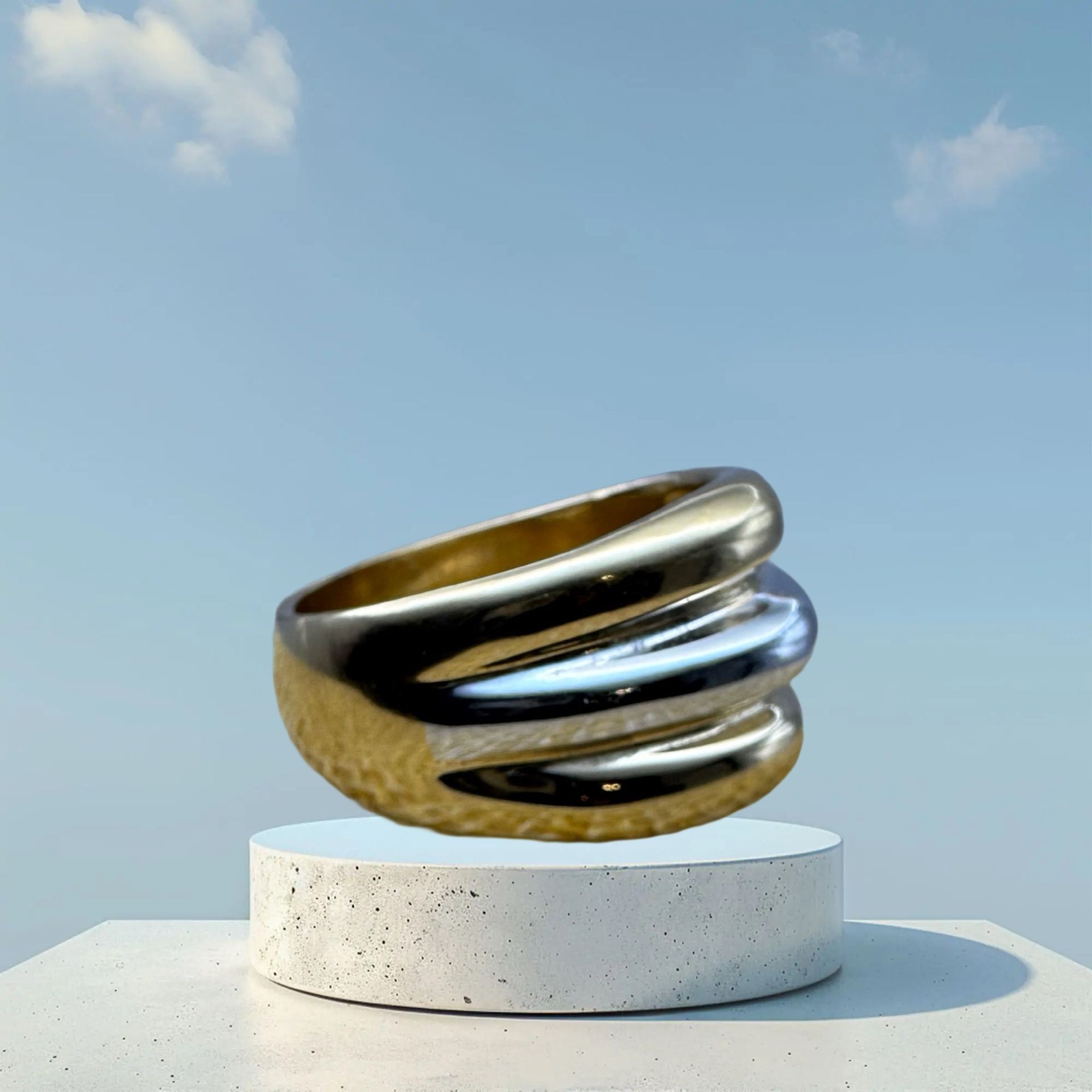 Size 9 Bicolor Dome Modernist Ring Preowned