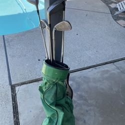 Golf bag+ clubs (5)