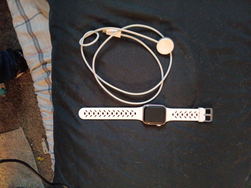 Apple Series 9 Watch W Charger