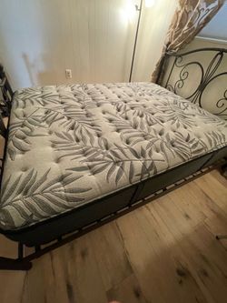 Queen/full size mattress