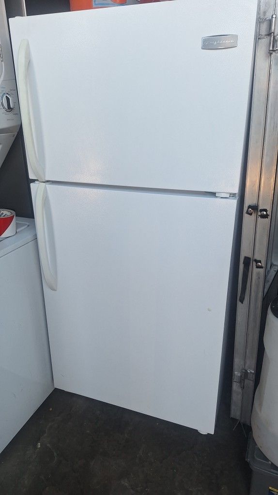 APARTMENT REFRIGERATOR (DELIVERED)