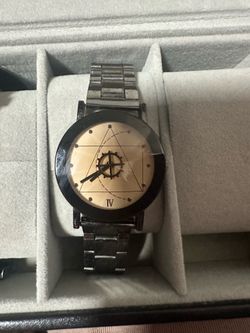 Geometric pattern watch
