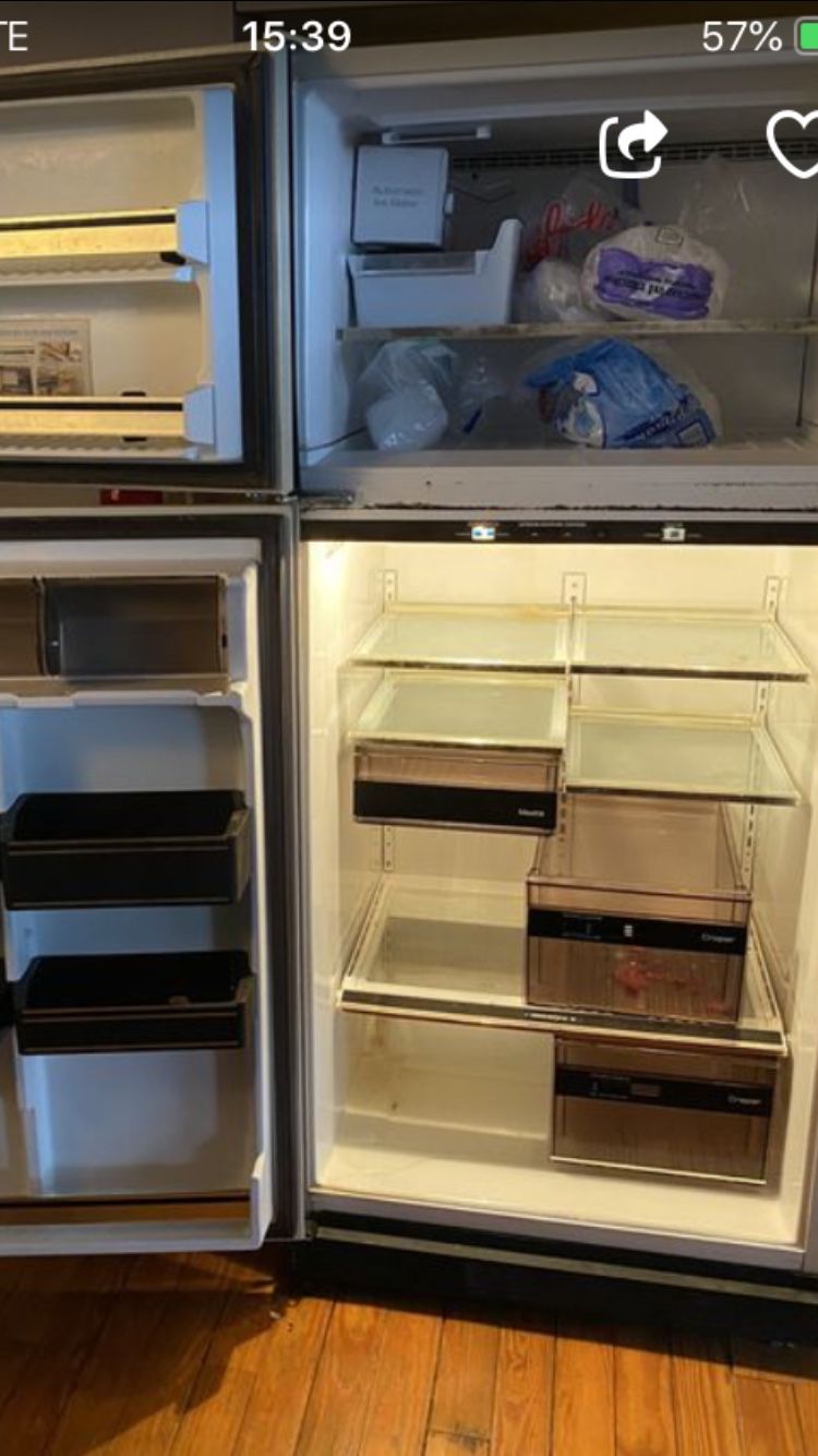 Refrigerator ice maker like new