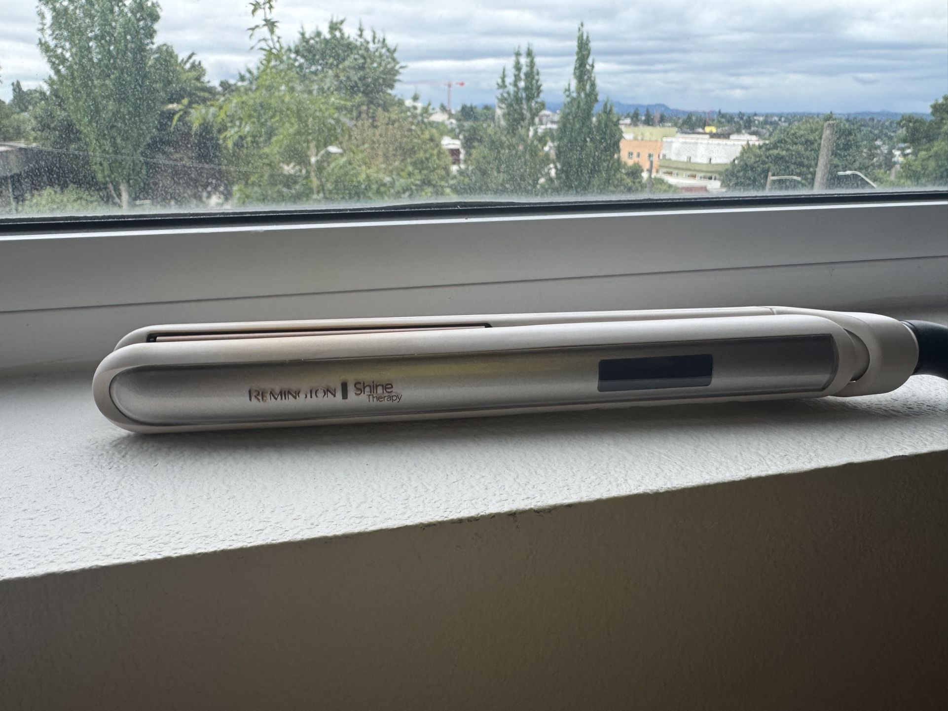 SHINE THERAPY™ Argan Oil & Keratin Infused 1-Inch Hair Straightener/Flat Iron