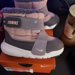 Snow Boots Size 7