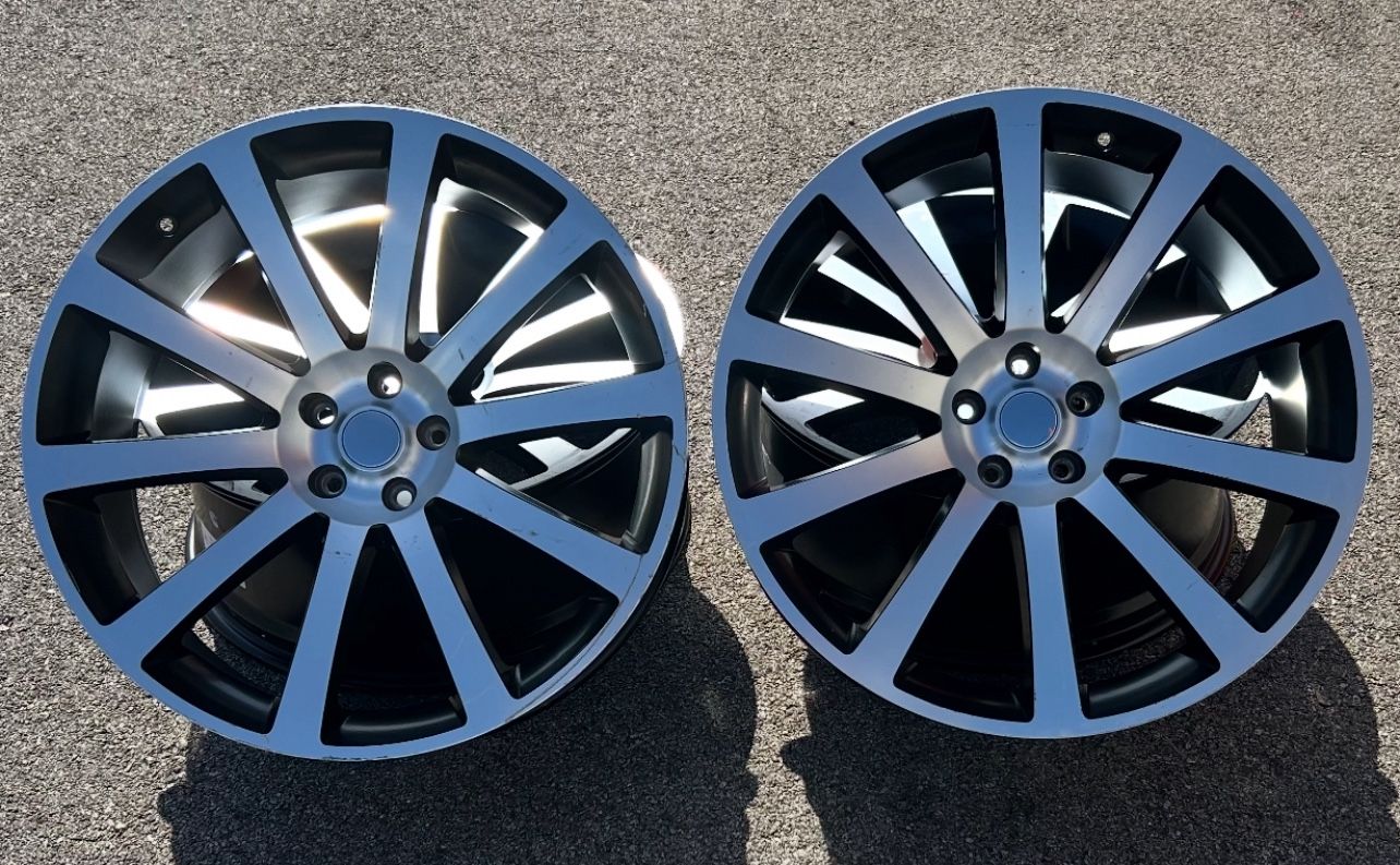 22X10 INCH WHEELS 5LUG FITS HONDA CAMRY, FORD EXPLORER, HELLCAT, AND DODGE CHARGER , LUG PATTERN 5x4.5 (5x114.3mm) (PRICE NEGOTIABLE) 22X10 RINES