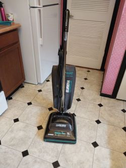 Vintage 7.5 amps Powerful Eureka bagged vacuum