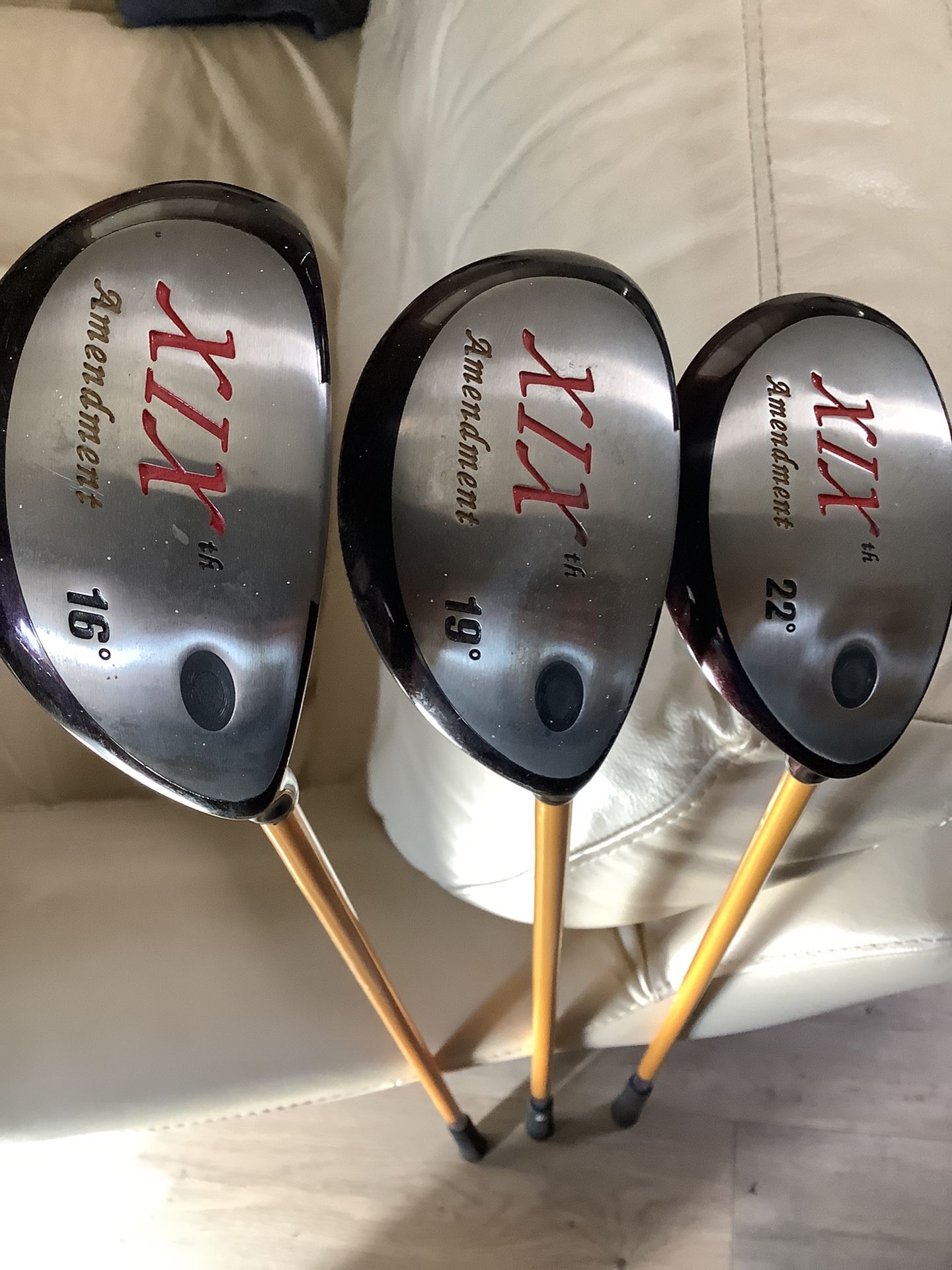 A BEAUTIFUL SET RHAND NEW NEVER USED HYBRID GOLF CLUBS WITH GREAT GRAPHITE SHAFTS.
