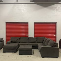 Large Sectional Couch CAN DELIVER🚚