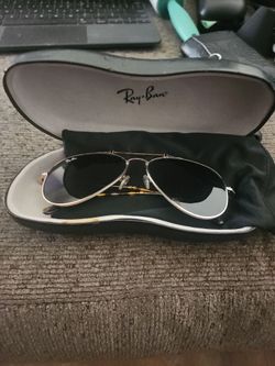 Ray-Ban Aviator Sunglasses with Case