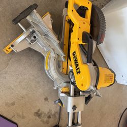 Dewalt Compound Mitre Saw And Stand