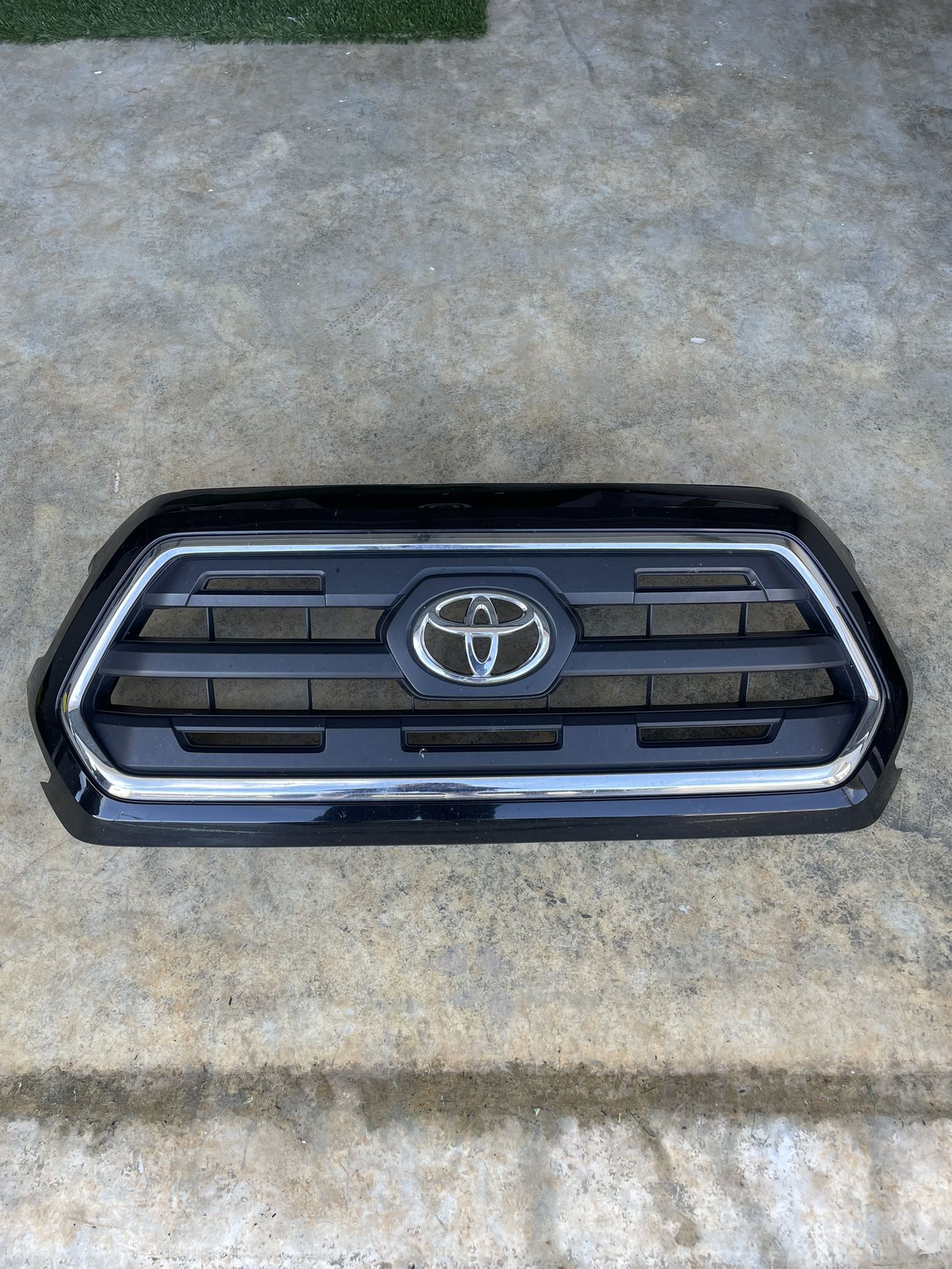 3rd Gen Toyota Tacoma Grille Assembly