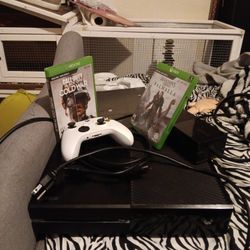 Xbox 1, 2 Games 1 Controller 