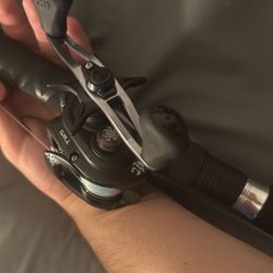 Great Fishing Reel In Good Condition Used About 4 Times Js Haven’t Gotten The Time To Really Put Time Into Using It Lmk On It 