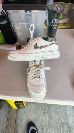 Nike low pixel. #6 /////:$65