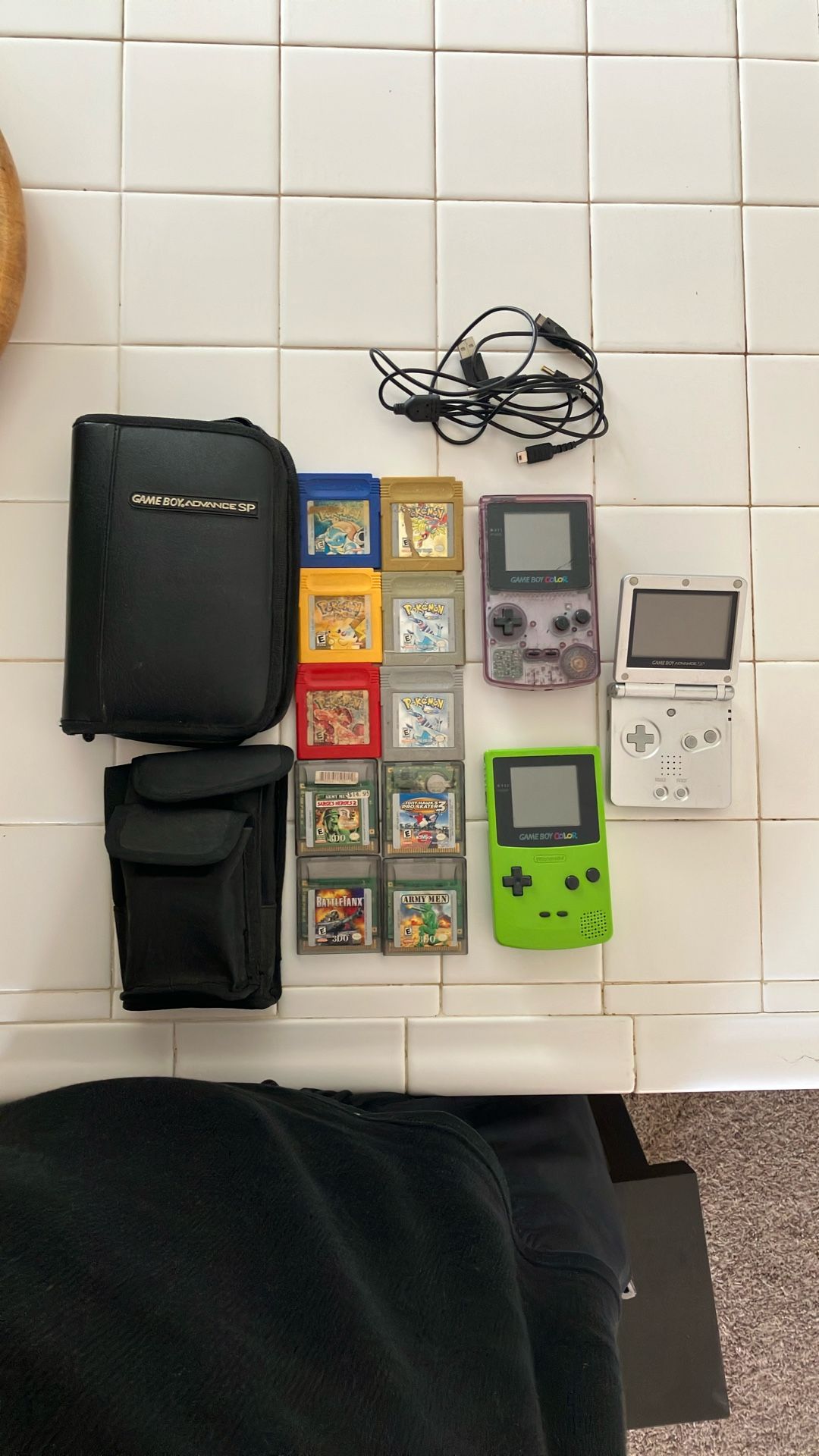 2 Game boys 1 Sp 10 Games