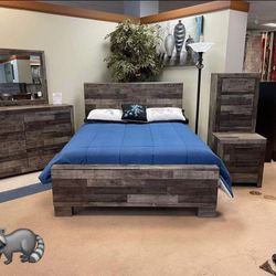 Derekson 5-Piece Bedroom Set Queen or King Bed Dresser Nightstand Mirror and CHEST WİTH İNTEREST FREE PAYMENT OPTİONS 