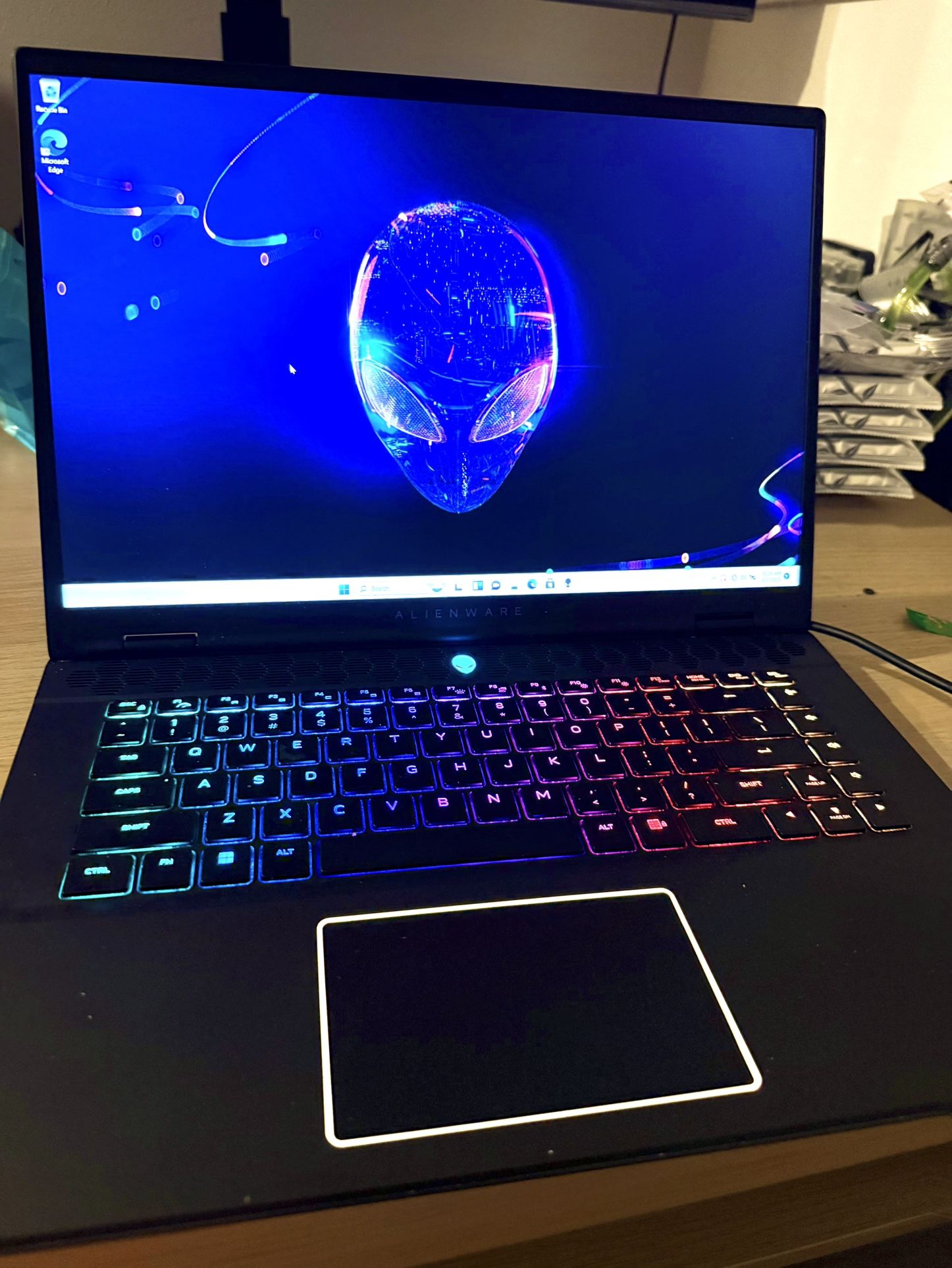 alienware m16 r2 ultra 7 4070 240hz Gaming laptop 16+1tb
