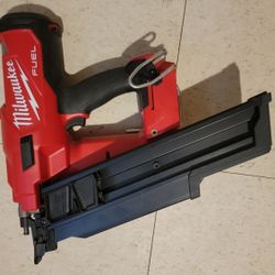 Milwaukee M18 Nail Gun 