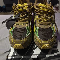 Off whites (Be right back size 11)