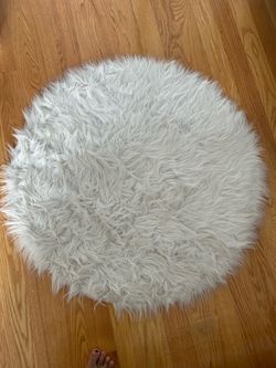 Everly Quinn 3’ Round White Faux Sheepskin Shag Rug