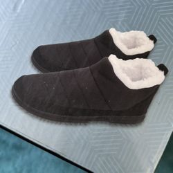 Men’s LARGE 9-10 Black Bootie Slippers