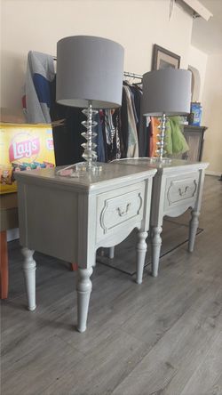 Night stands with lamps