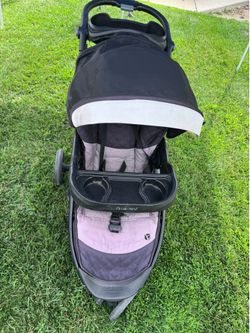 $40 Stroller good condition needs a cleaning dusty from being in the garage
