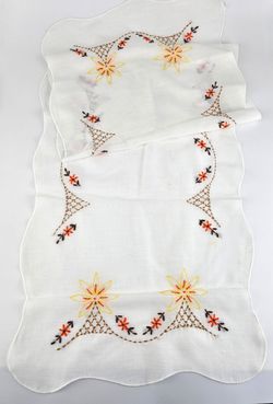 Vintage Floral Lattice Embroidered Table Runner 40x13