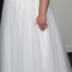 Plus Size Lace V Neck A Line Short Sleeve Wedding Dress