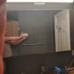 Modern Sleek Large Wide MEDICINE CABINET(HAVE THE SAME  NEW ONE IN BOX, NOT THE ONE IN PHOTO BEST OFFER TAKES IT!!!!.