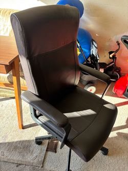 Office chair and desk