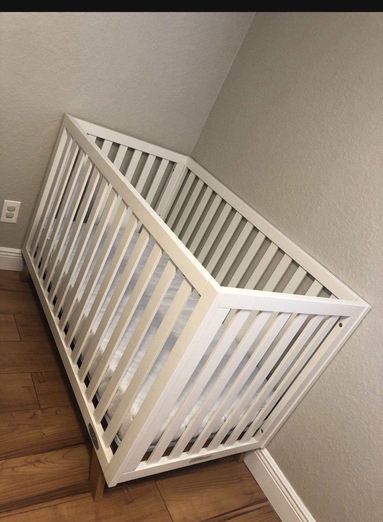 Modern white Crib Bed
