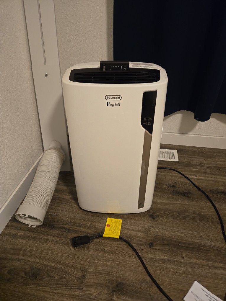 DeLonghi Portable Air Conditioner - Model PAC EL275HGRKC-1A WH - With Sliding Door Kit!