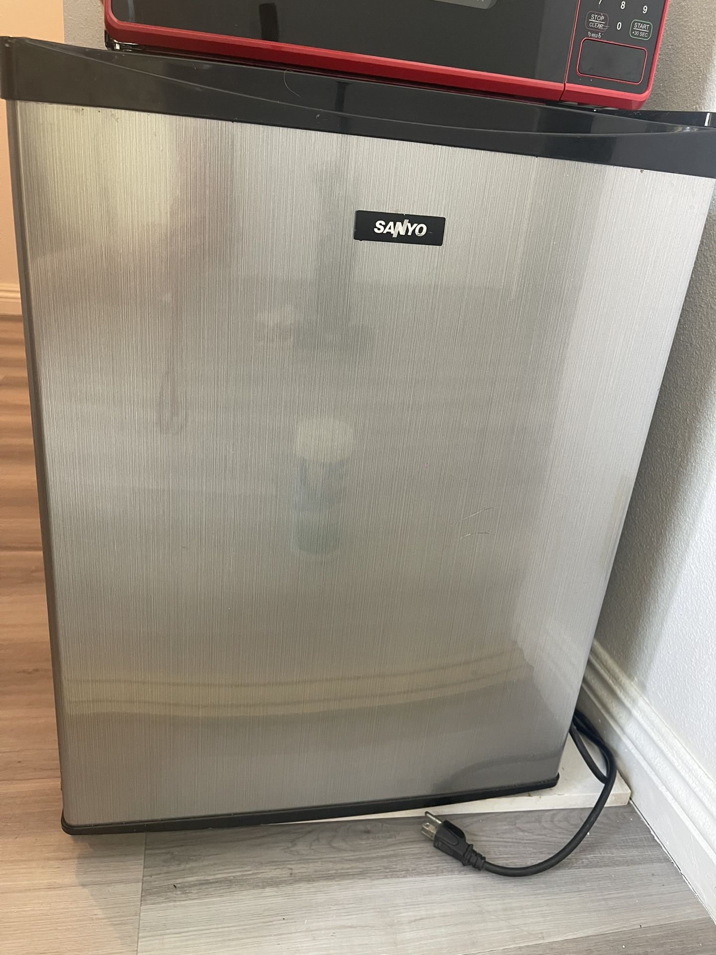 Sanyo Mini Fridge