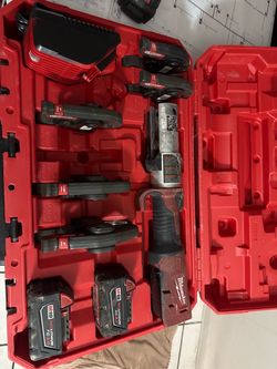Milwaukee M18 Press Tool Kit with Dies and Batteries