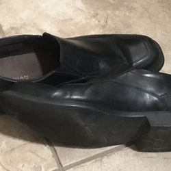 Bostonian Size 10 Black Dress Shoes    8  Very Good Condition 