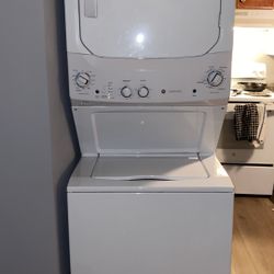 GE Electric Washer And Dryer Unit