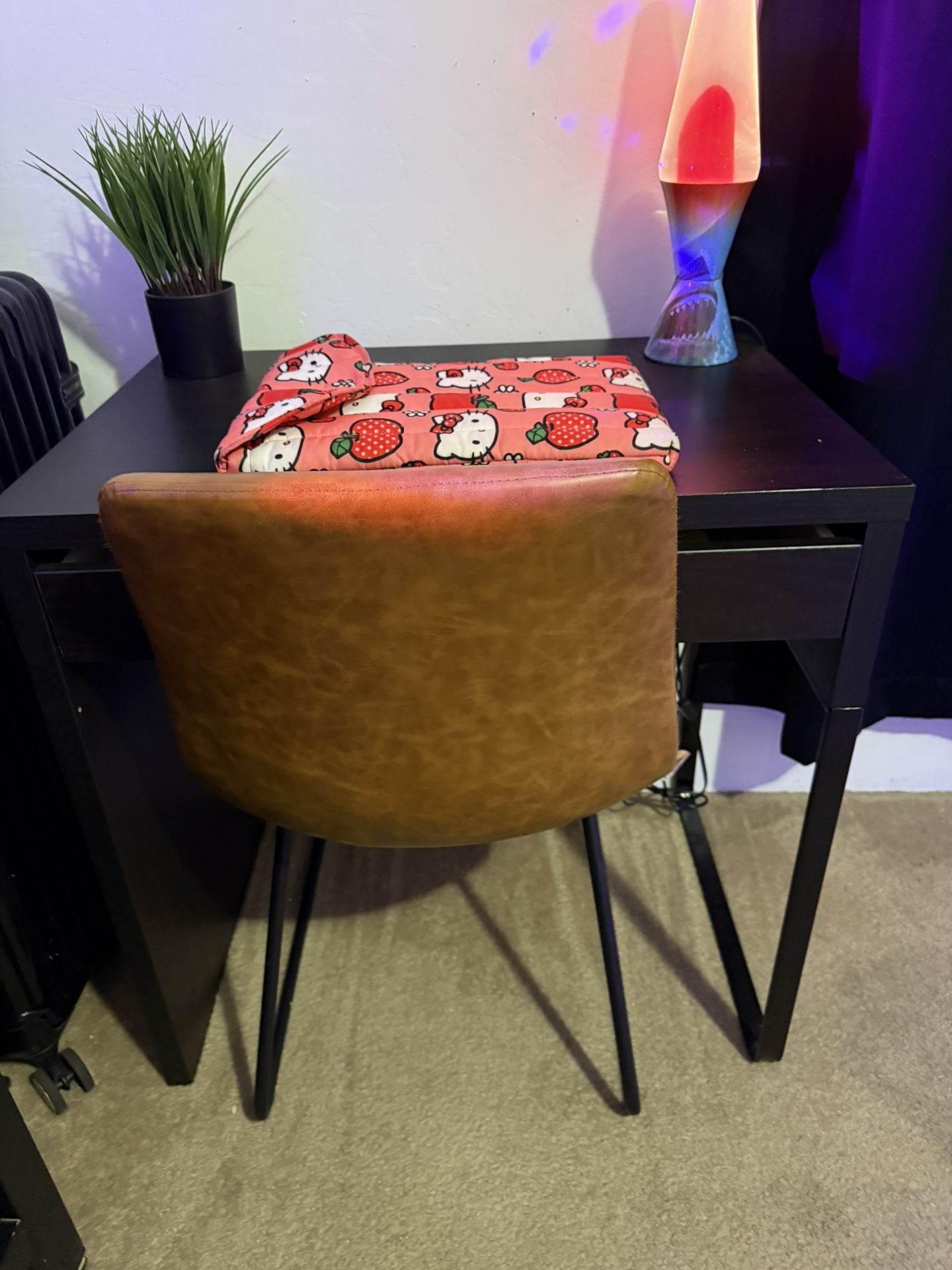 Small Desk And Chair 
