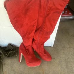 STORAGE SALE BE THERE EARLY BEAUTIFUL CHRISTMAS ORNAMENT  A VILLAGE AND MANY THINGS FROM SHOES BOOTS PICTURES GLASS TABLES BEDS