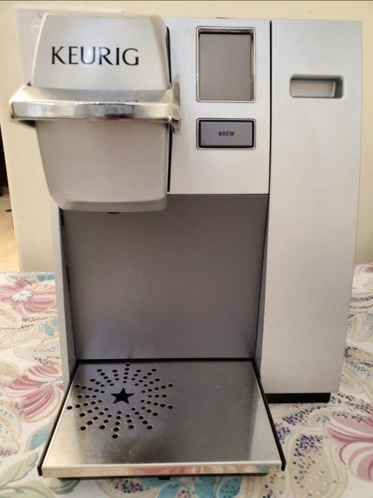 Keurig K150 Commercial K cup Coffee Maker (Silver/Black)