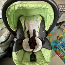 BRITAX INFANT CAR SEAT W/2 BASES